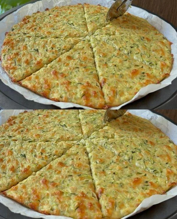 Cuketová pizza s chrumkavou kôrkou na tanierovej podložke.