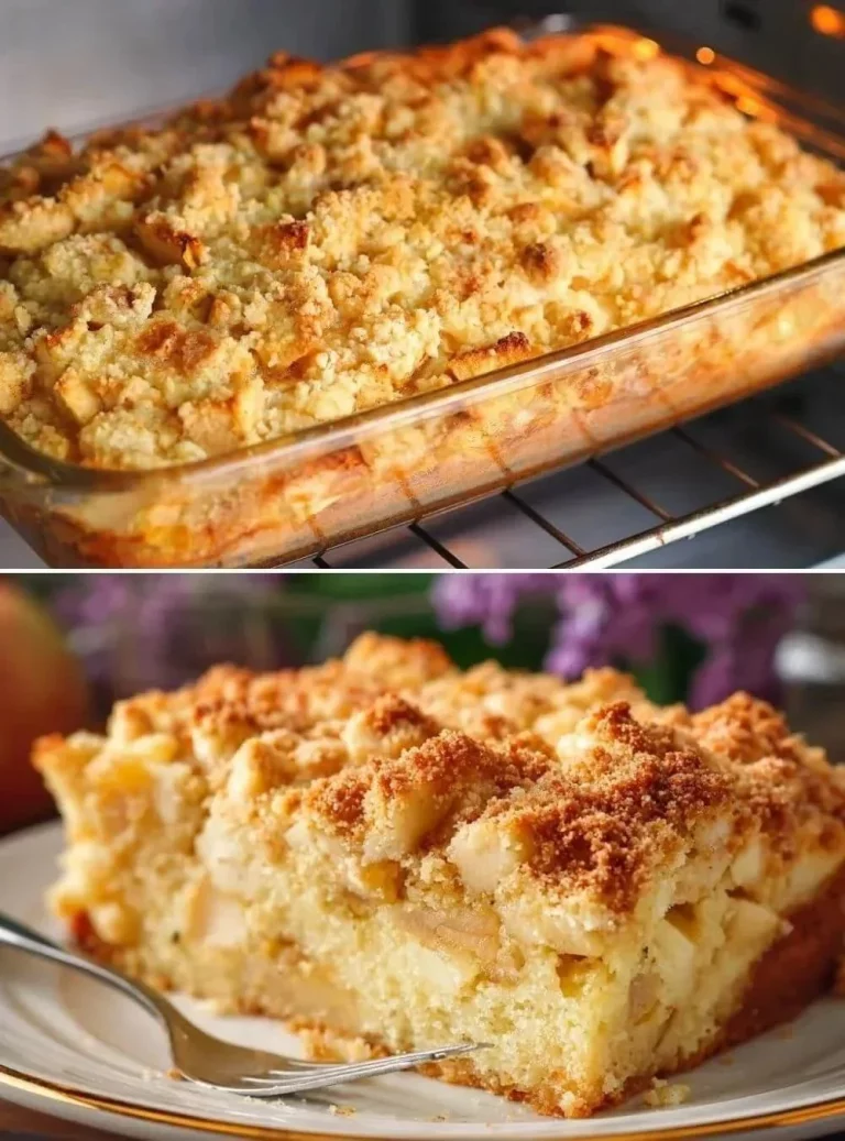 Kúsok jablkovej torty na tanieri s ozdobou z jabĺk.
