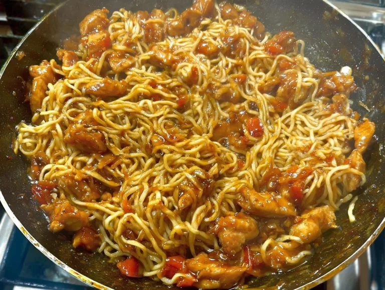 Kuracia čína s rezancami pripravená z jednej panvice - lahodný recept