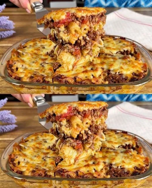 Španielska lasagna s bohatými vrstvami a chutnými ingredienciami.