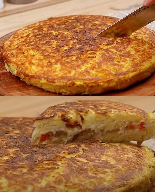 Zemiakový koláč chutne podávaný na tanieri s bylinkami