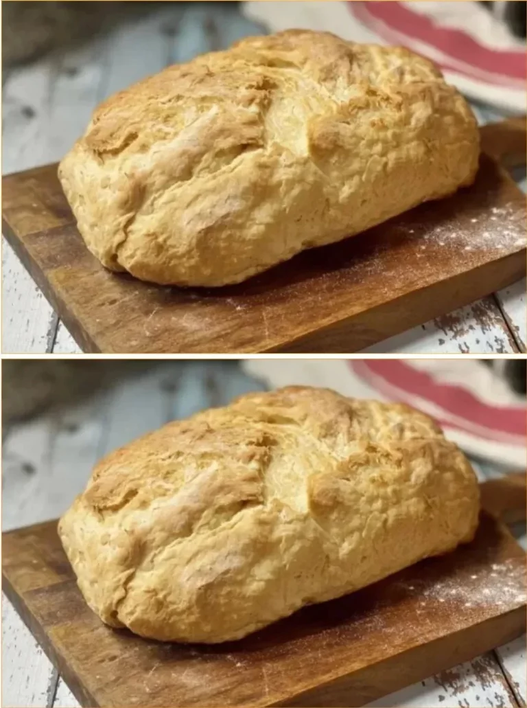 Ryžový chlieb s čerstvými bylinkami na drevenej doske