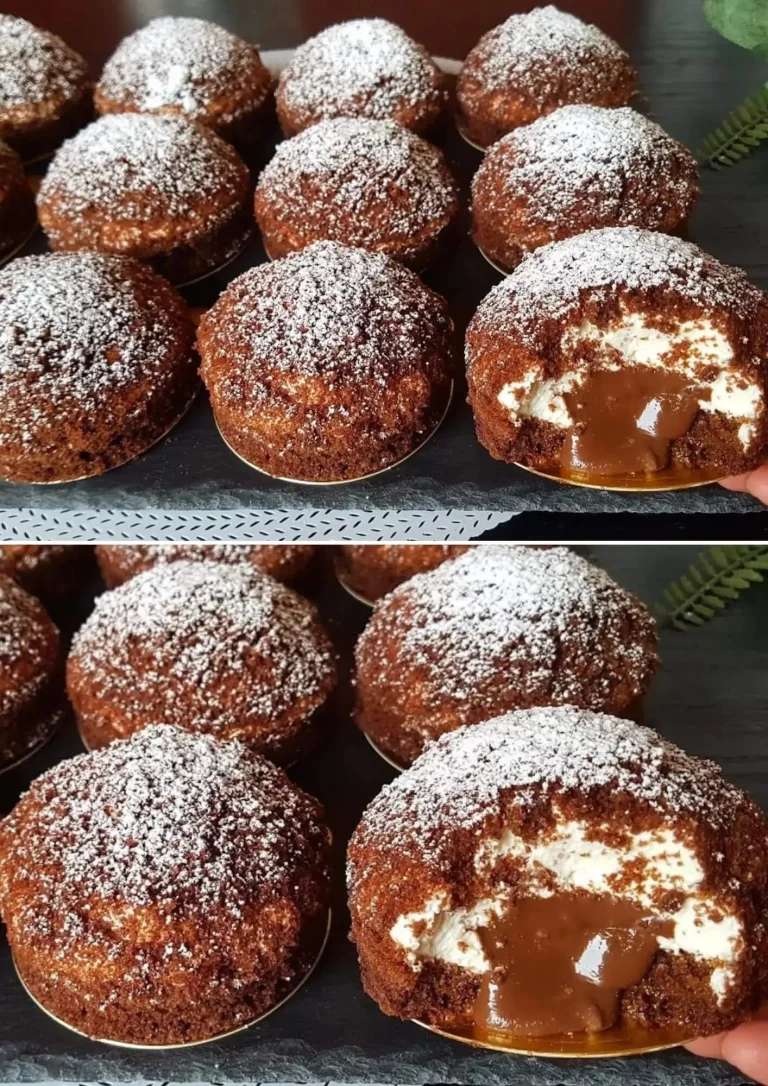 Vynikajúci čokoládový dezert s bohatou čokoládovou chuťou a dekoráciami.