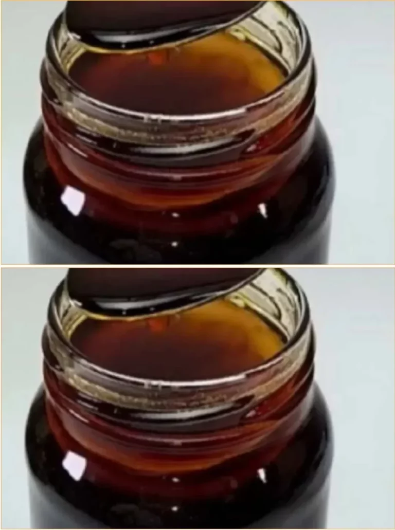 Domáci sirup z vavrínových listov v sklenenej nádobe