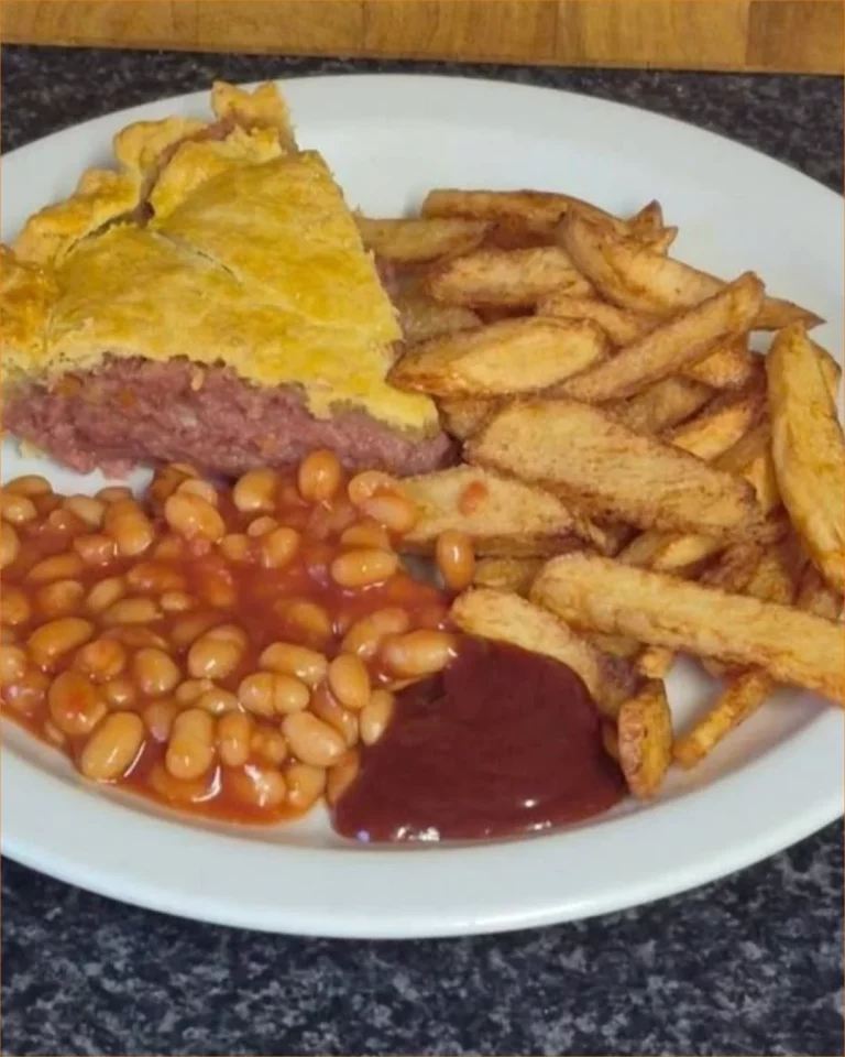 Koláč s nakladaným hovädzím mäsom, chutný a výnimočný recept