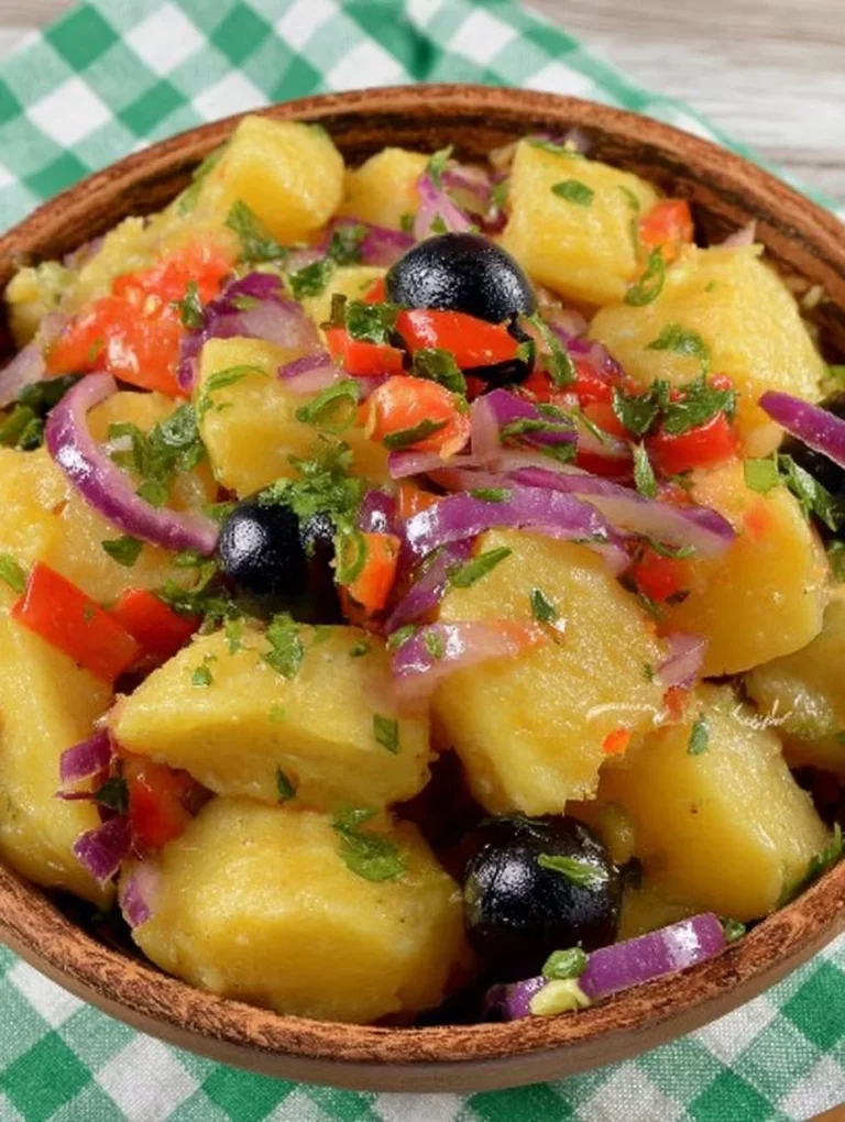 Orientální půstový salát s čerstvou zeleninou a exotickými ingrediencemi