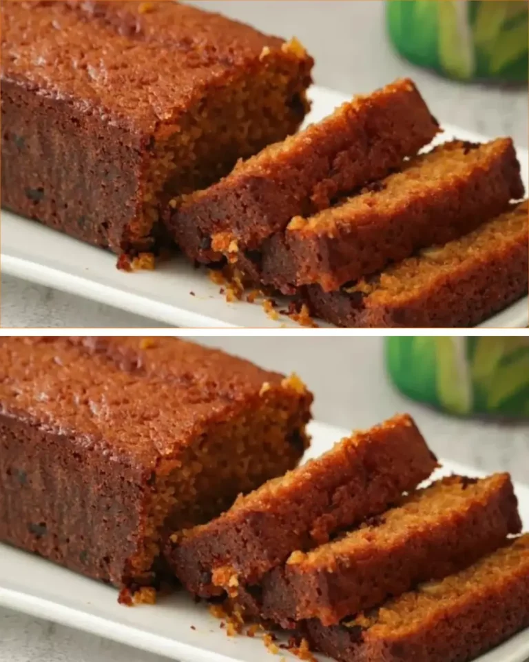 Mokrá mrkvová torta s datľami na tanieri