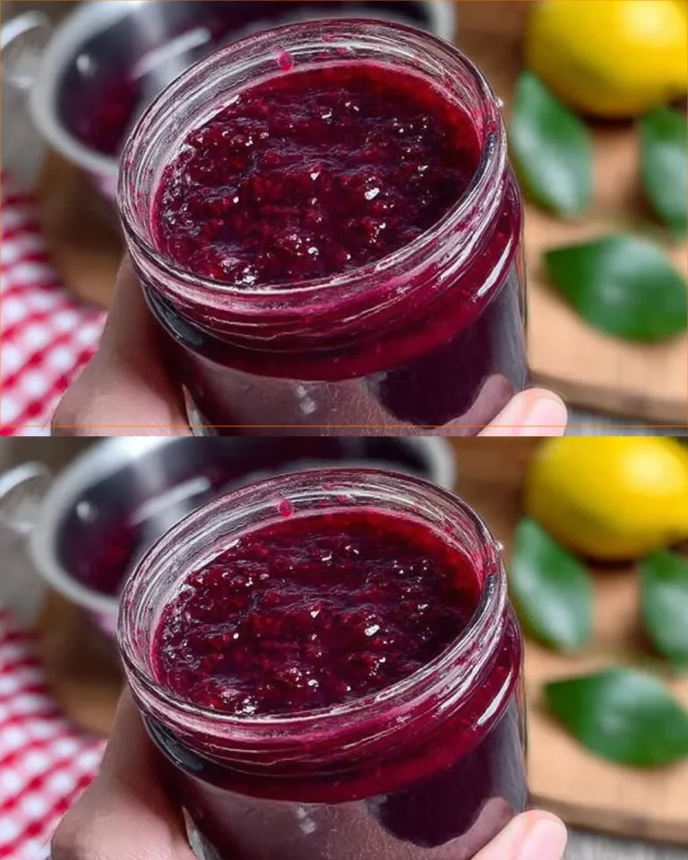 Domáca lesná ovocná marmeláda s čerstvým ovocím.